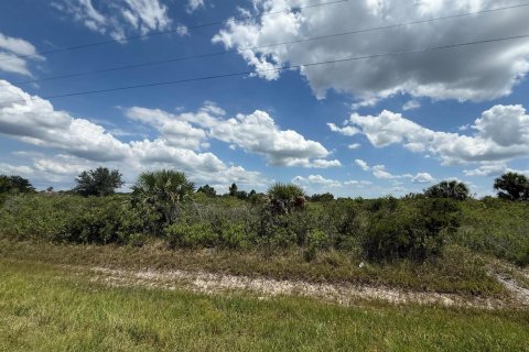 Propiedad comercial en Okeechobee, Florida № 2158507