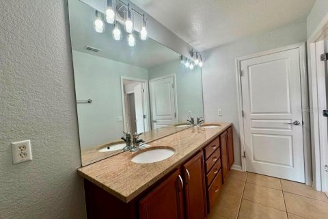 Townhouse in Windermere, Florida 3 bedrooms, 160.16 sq.m. № 2259334 - photo 17