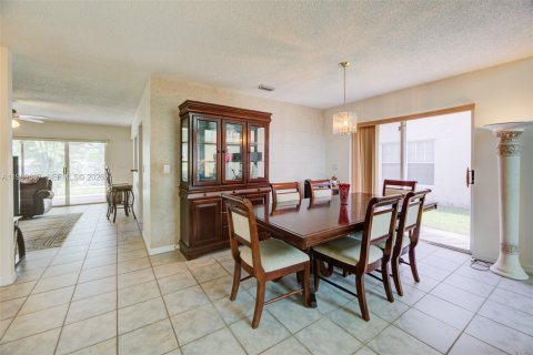 Casa en venta en Plantation, Florida, 4 dormitorios, 216.83 m2 № 2057333 - foto 11