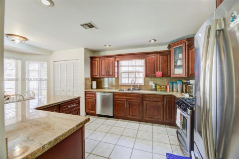 Casa en venta en Plantation, Florida, 4 dormitorios, 216.83 m2 № 2057333 - foto 13