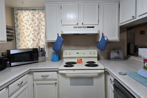 Condo in Mount Dora, Florida, 2 bedrooms  № 1870860 - photo 5