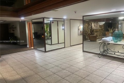 Condo in Miami, Florida, 2 bedrooms  № 2041321 - photo 9