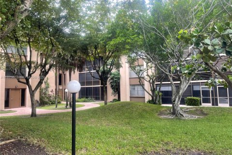 Condo in Miami, Florida, 2 bedrooms  № 2041321 - photo 30