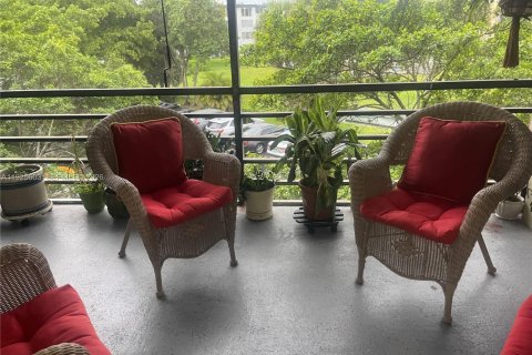 Condo in Miami, Florida, 2 bedrooms  № 2041321 - photo 27