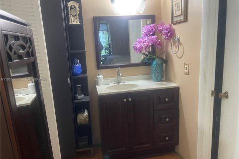 Condo in Miami, Florida, 2 bedrooms  № 2041321 - photo 21