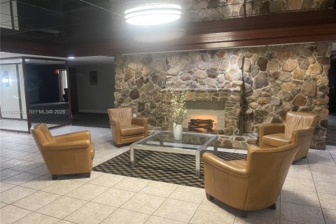 Condo in Miami, Florida, 2 bedrooms  № 2041321 - photo 7