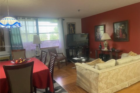 Condo in Miami, Florida, 2 bedrooms  № 2041321 - photo 19