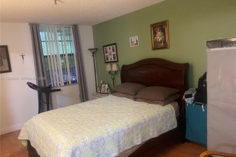 Condo in Miami, Florida, 2 bedrooms  № 2041321 - photo 15