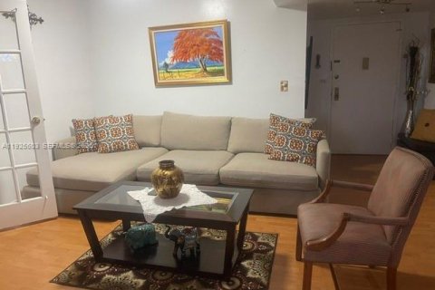 Condo in Miami, Florida, 2 bedrooms  № 2041321 - photo 28