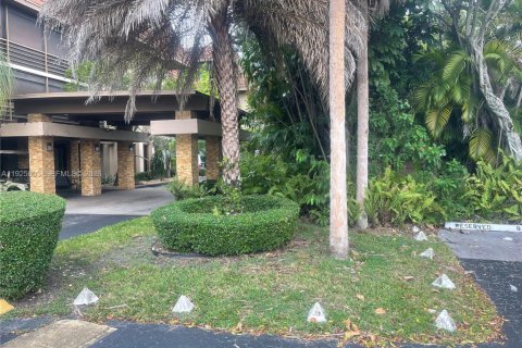 Condo in Miami, Florida, 2 bedrooms  № 2041321 - photo 5