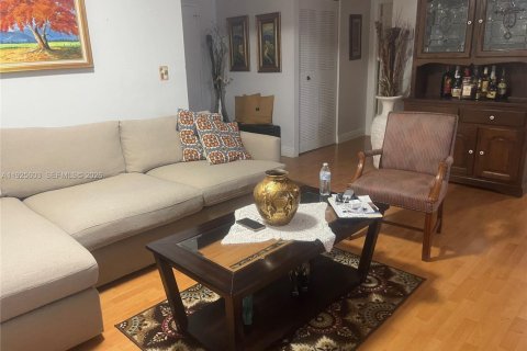 Condo in Miami, Florida, 2 bedrooms  № 2041321 - photo 18