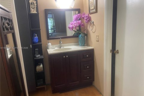 Condo in Miami, Florida, 2 bedrooms  № 2041321 - photo 22