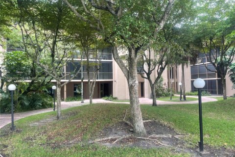 Condo in Miami, Florida, 2 bedrooms  № 2041321 - photo 29