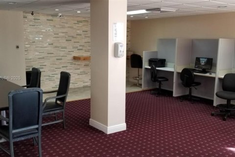 Copropriété à louer à Hollywood, Floride: 1 chambre, 91.04 m2 № 2021001 - photo 27