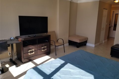 Copropriété à louer à Hollywood, Floride: 1 chambre, 91.04 m2 № 2021001 - photo 15