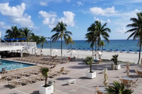 Copropriété à louer à Hollywood, Floride: 1 chambre, 91.04 m2 № 2021001 - photo 22