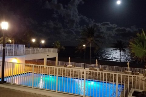 Copropriété à louer à Hollywood, Floride: 1 chambre, 91.04 m2 № 2021001 - photo 23