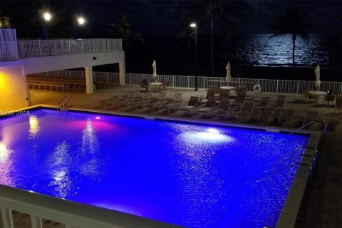 Copropriété à louer à Hollywood, Floride: 1 chambre, 91.04 m2 № 2021001 - photo 25