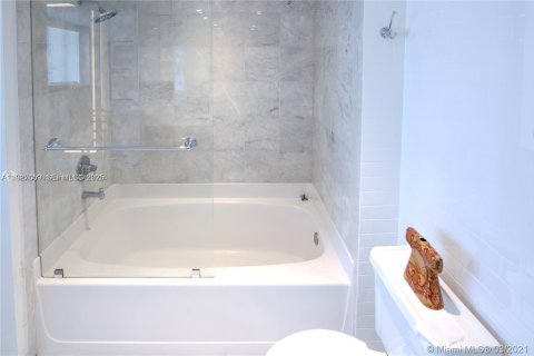 Снять в аренду кондоминиум в Майами, Флорида 2 спальни, 134.62м2, № 1987910 - фото 11