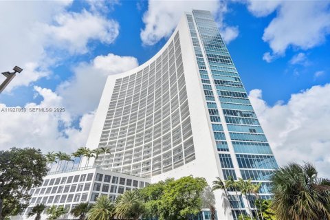 Снять в аренду кондоминиум в Майами, Флорида 2 спальни, 134.62м2, № 1987910 - фото 24