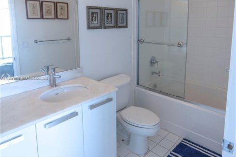 Снять в аренду кондоминиум в Майами, Флорида 2 спальни, 134.62м2, № 1987910 - фото 25