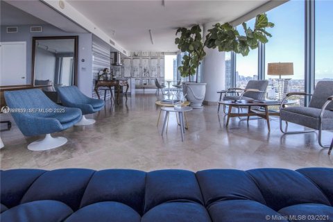 Снять в аренду кондоминиум в Майами, Флорида 2 спальни, 134.62м2, № 1987910 - фото 2