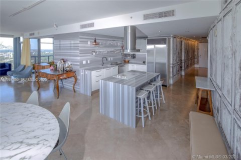 Снять в аренду кондоминиум в Майами, Флорида 2 спальни, 134.62м2, № 1987910 - фото 6