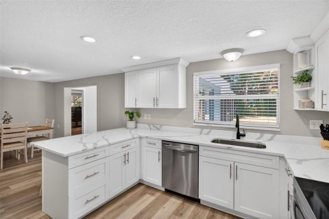 Villa ou maison à vendre à Tarpon Springs, Floride: 4 chambres, 183.11 m2 № 2142933 - photo 16