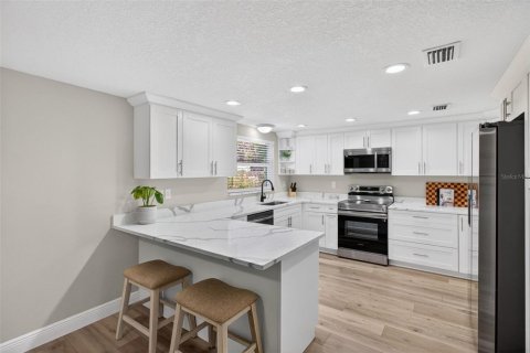 Villa ou maison à vendre à Tarpon Springs, Floride: 4 chambres, 183.11 m2 № 2142933 - photo 15