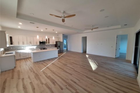 House in Rotonda, Florida 3 bedrooms, 161.46 sq.m. № 2096473 - photo 9