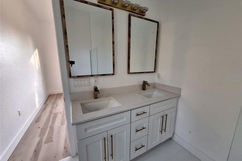 House in Rotonda, Florida 3 bedrooms, 161.46 sq.m. № 2096473 - photo 15