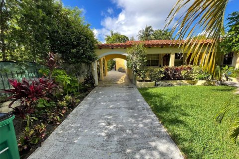 Immobilier commercial à louer à Miami Beach, Floride: 4 chambres, 237.74 m2 № 1969705 - photo 3