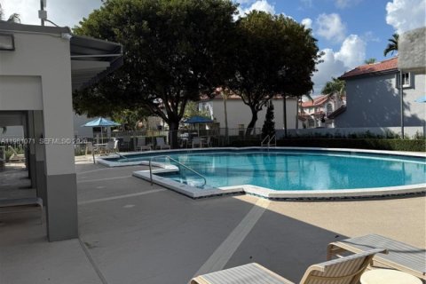 Купить таунхаус в Дорал, Флорида 2 спальни, 85.75м2, № 2045149 - фото 18