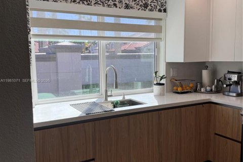 Купить таунхаус в Дорал, Флорида 2 спальни, 85.75м2, № 2045149 - фото 8