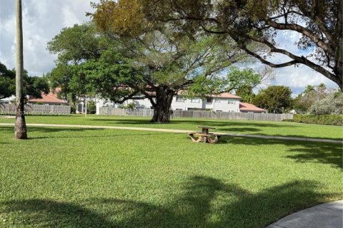 Купить таунхаус в Дорал, Флорида 2 спальни, 85.75м2, № 2045149 - фото 19