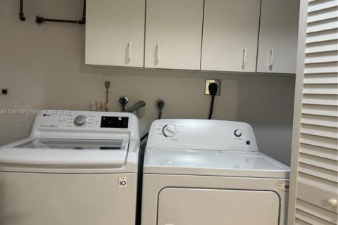 Купить таунхаус в Дорал, Флорида 2 спальни, 85.75м2, № 2045149 - фото 14