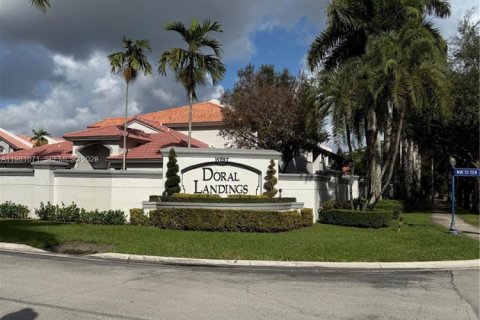 Купить таунхаус в Дорал, Флорида 2 спальни, 85.75м2, № 2045149 - фото 23