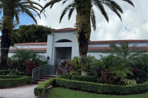 Купить таунхаус в Дорал, Флорида 2 спальни, 85.75м2, № 2045149 - фото 17