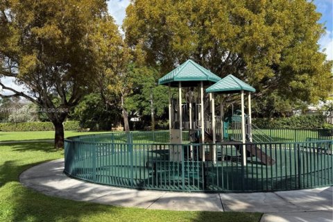 Купить таунхаус в Дорал, Флорида 2 спальни, 85.75м2, № 2045149 - фото 20