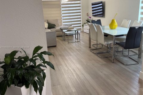 Купить таунхаус в Дорал, Флорида 2 спальни, 85.75м2, № 2045149 - фото 4