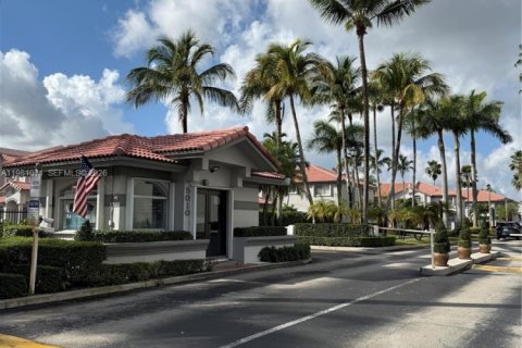 Купить таунхаус в Дорал, Флорида 2 спальни, 85.75м2, № 2045149 - фото 22