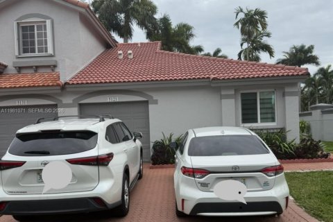 Купить таунхаус в Дорал, Флорида 2 спальни, 85.75м2, № 2045149 - фото 3