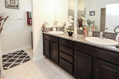 House in Spring Hill, Florida 4 bedrooms, 193.42 sq.m. № 2110768 - photo 22