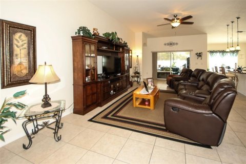 House in Spring Hill, Florida 4 bedrooms, 193.42 sq.m. № 2110768 - photo 4