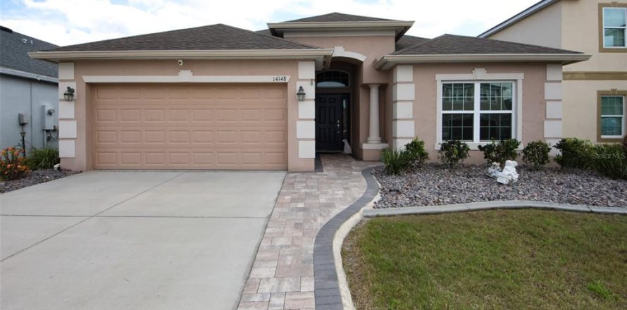 House in Spring Hill, Florida 4 bedrooms, 193.42 sq.m. № 2110768