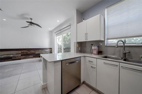 Townhouse in Doral, Florida 3 bedrooms, 157 sq.m. № 1953575 - photo 22