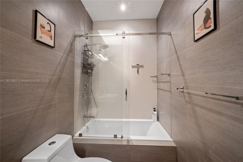 Townhouse in Doral, Florida 3 bedrooms, 157 sq.m. № 1953575 - photo 30