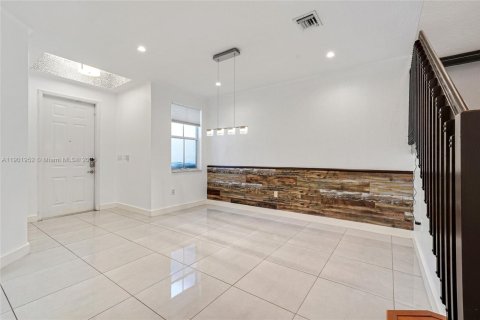 Townhouse in Doral, Florida 3 bedrooms, 157 sq.m. № 1953575 - photo 6