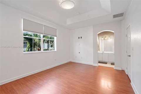 Townhouse in Doral, Florida 3 bedrooms, 157 sq.m. № 1953575 - photo 24