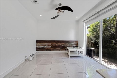 Townhouse in Doral, Florida 3 bedrooms, 157 sq.m. № 1953575 - photo 16